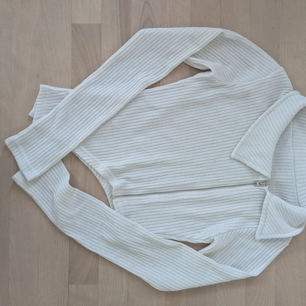 White Ribbed Zip-Up Sweater - Picture 2 of 5